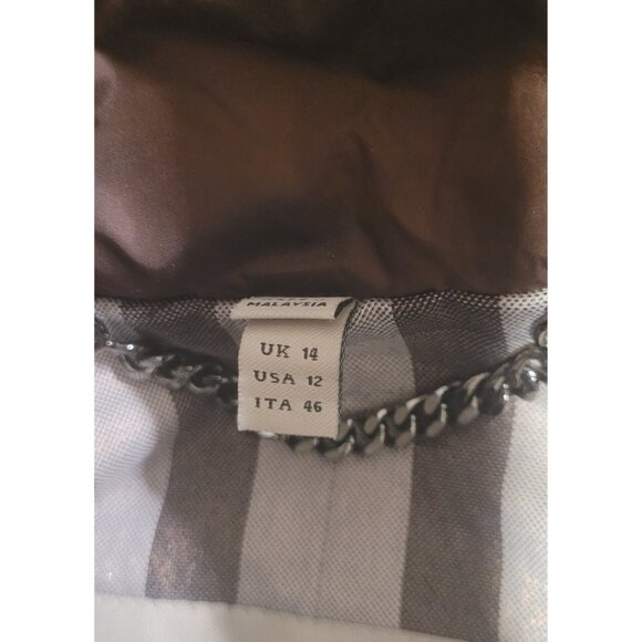 Burberry London Double Breasted Trench Coat. Size 12. (Designer Size 46) - Picture 9 of 11